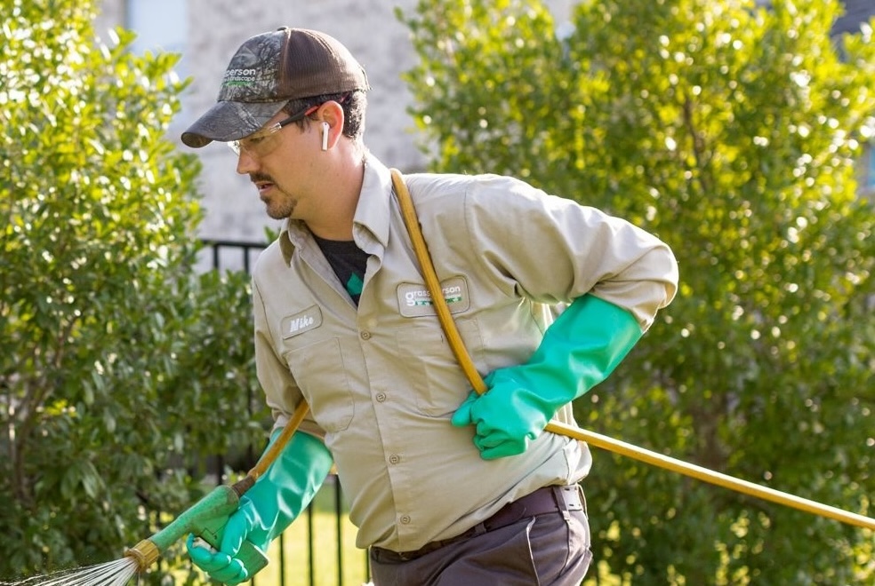 Thumbtack Lawncare logo