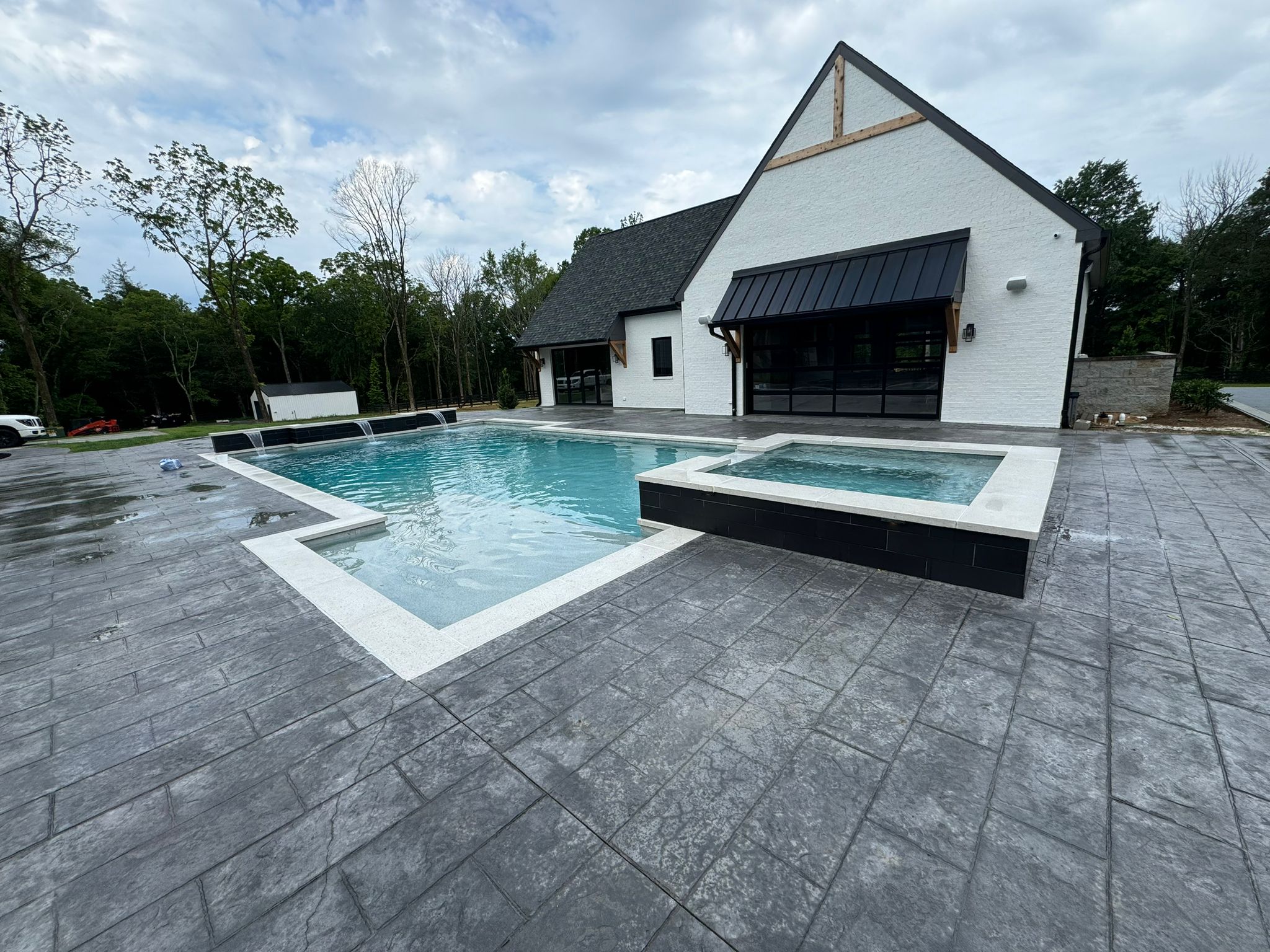 Strong Pools Renovation LLC logo