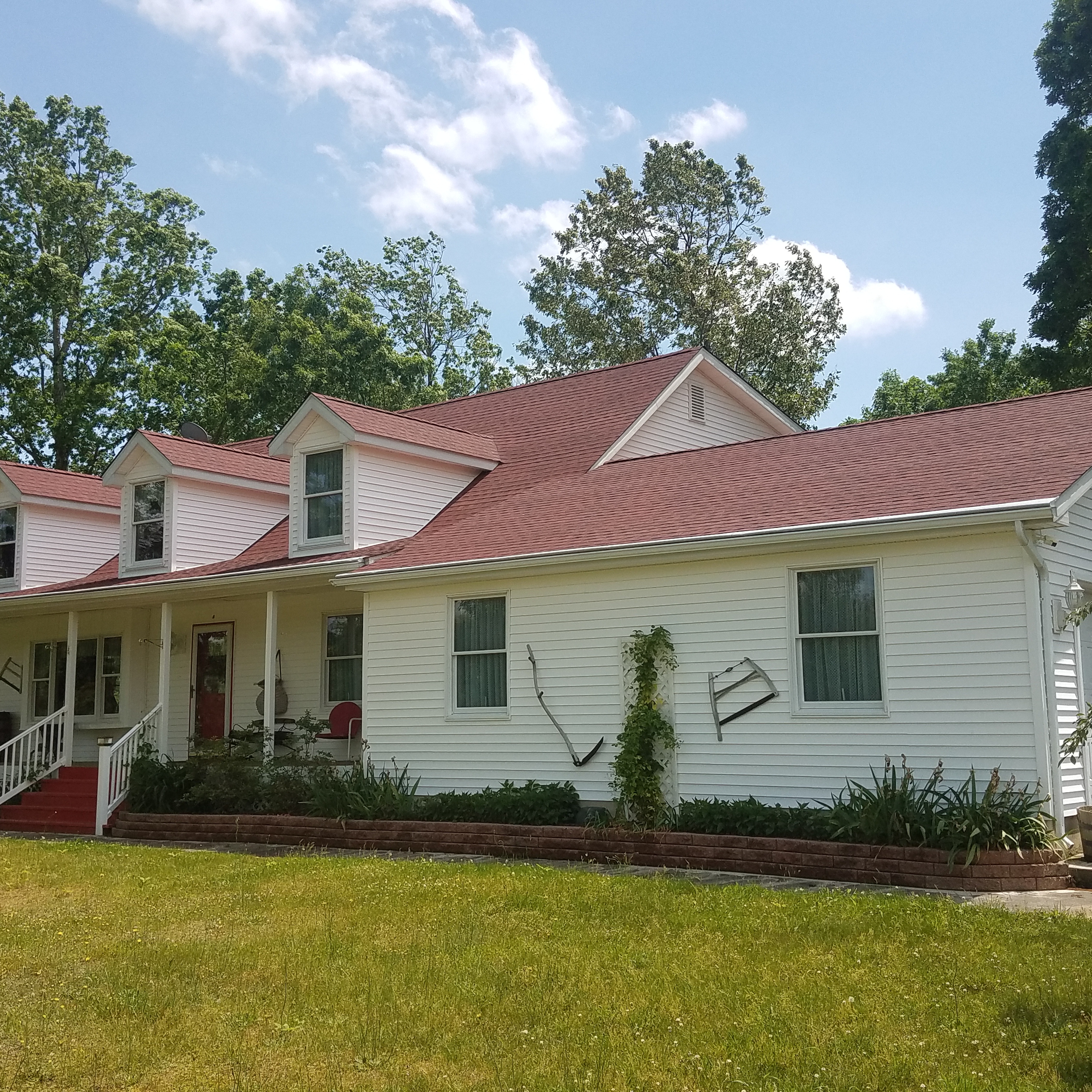 Universal Home Remodeling and improvements LLC logo