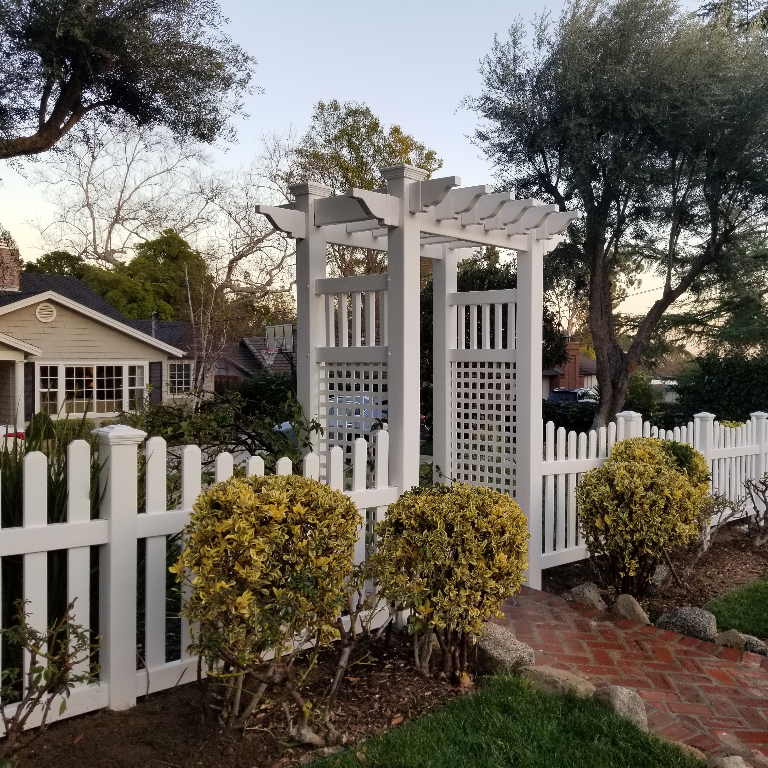 Practic Vinyl Fencing logo
