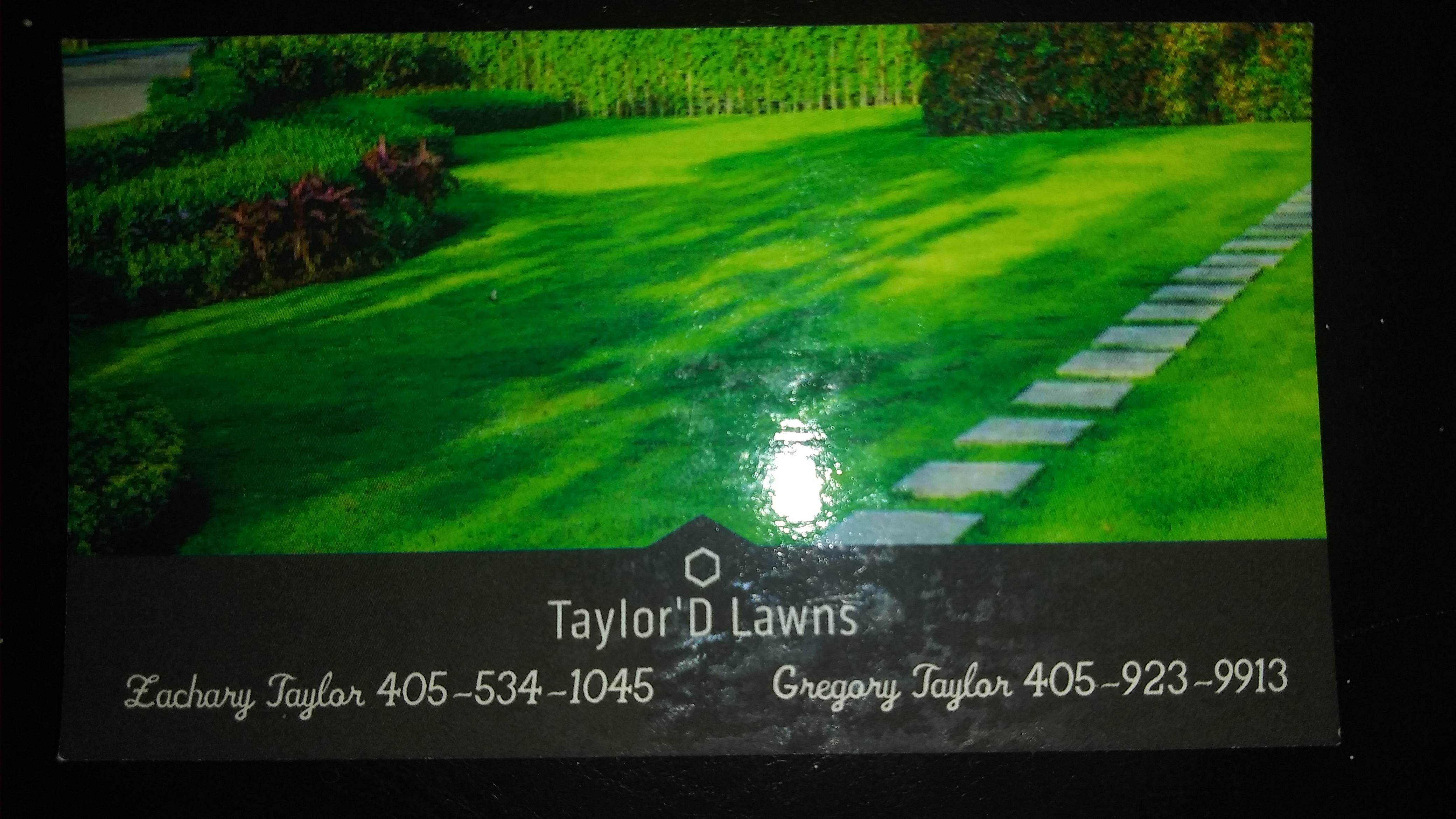 Taylor'd lawns logo