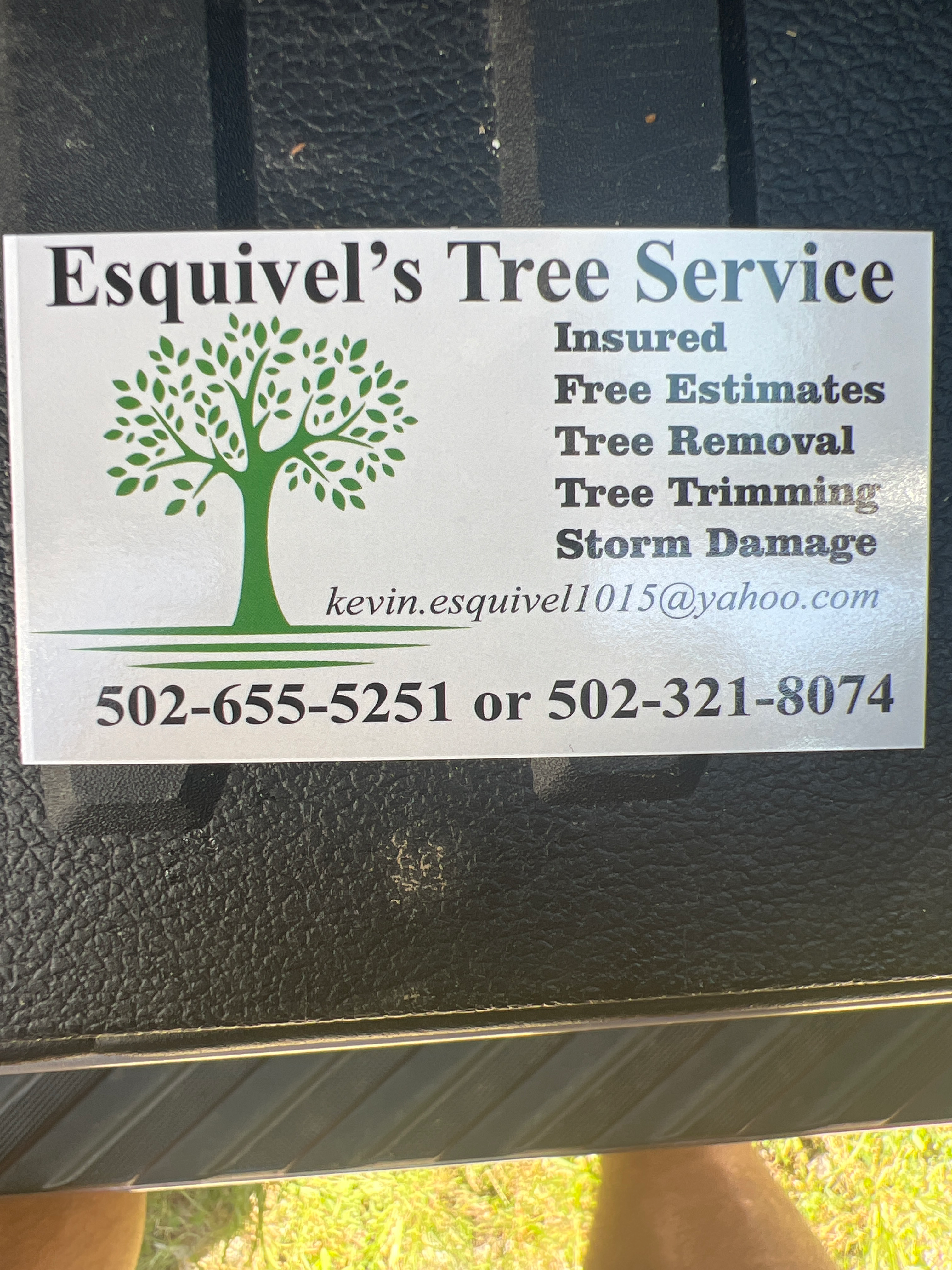 Esquivels tree service logo