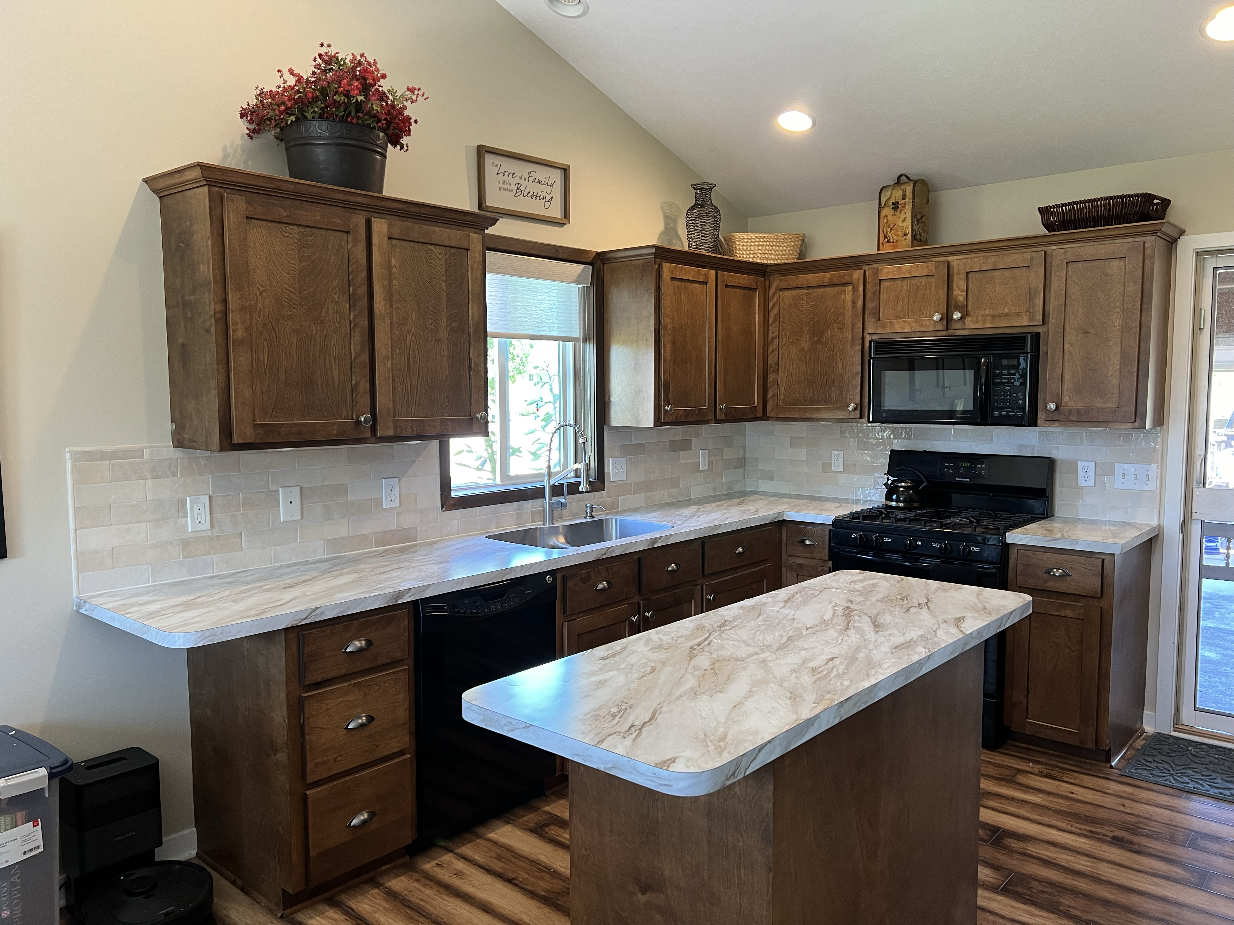 Midwest Tile & Stone LLC logo