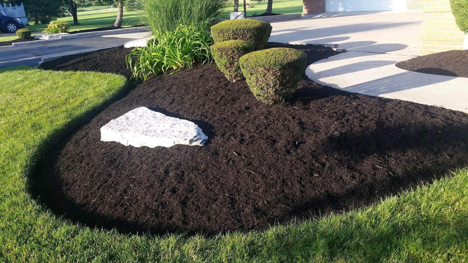 G&G Landscaping logo