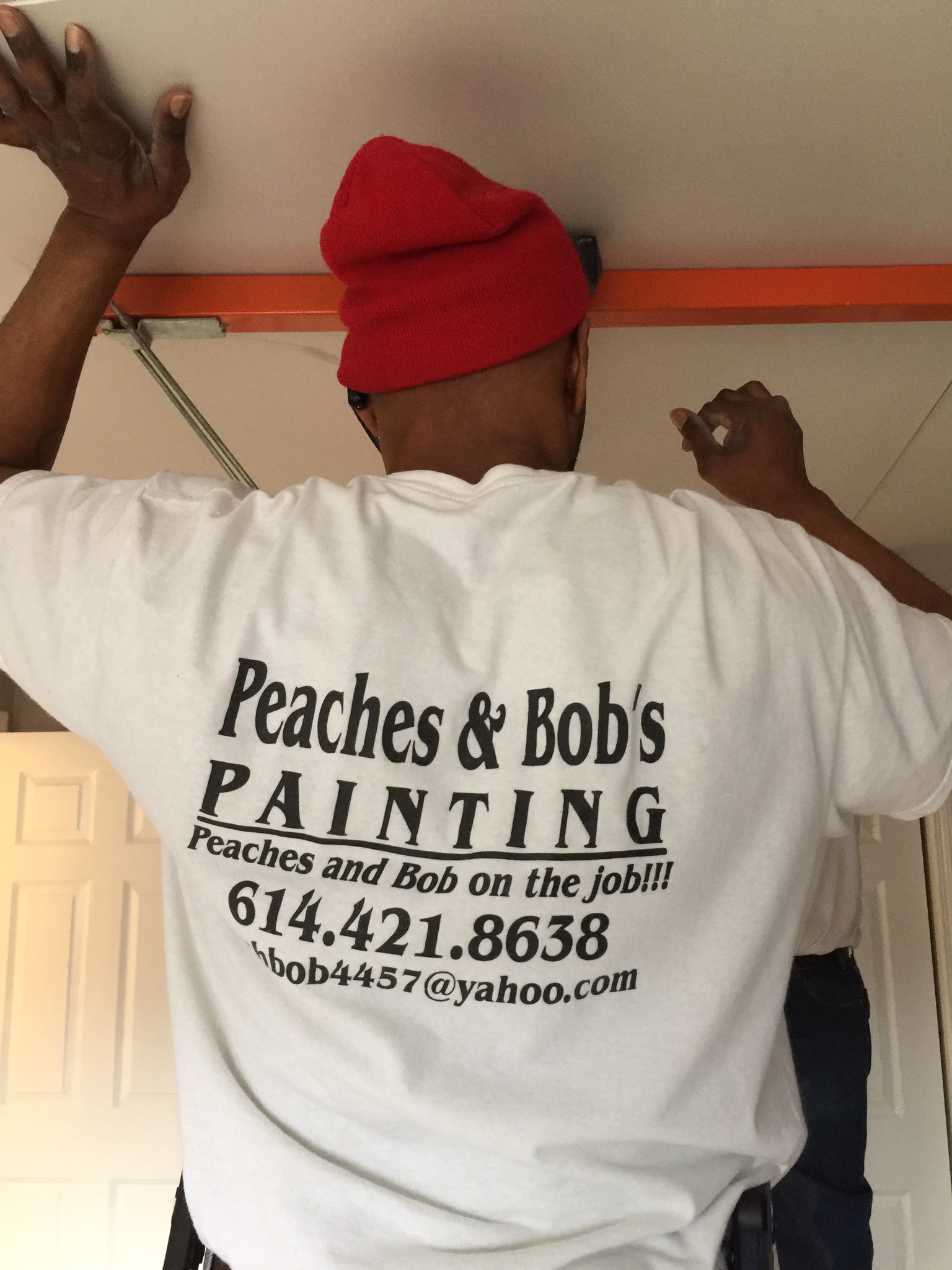 Peaches & Bob's Painting logo