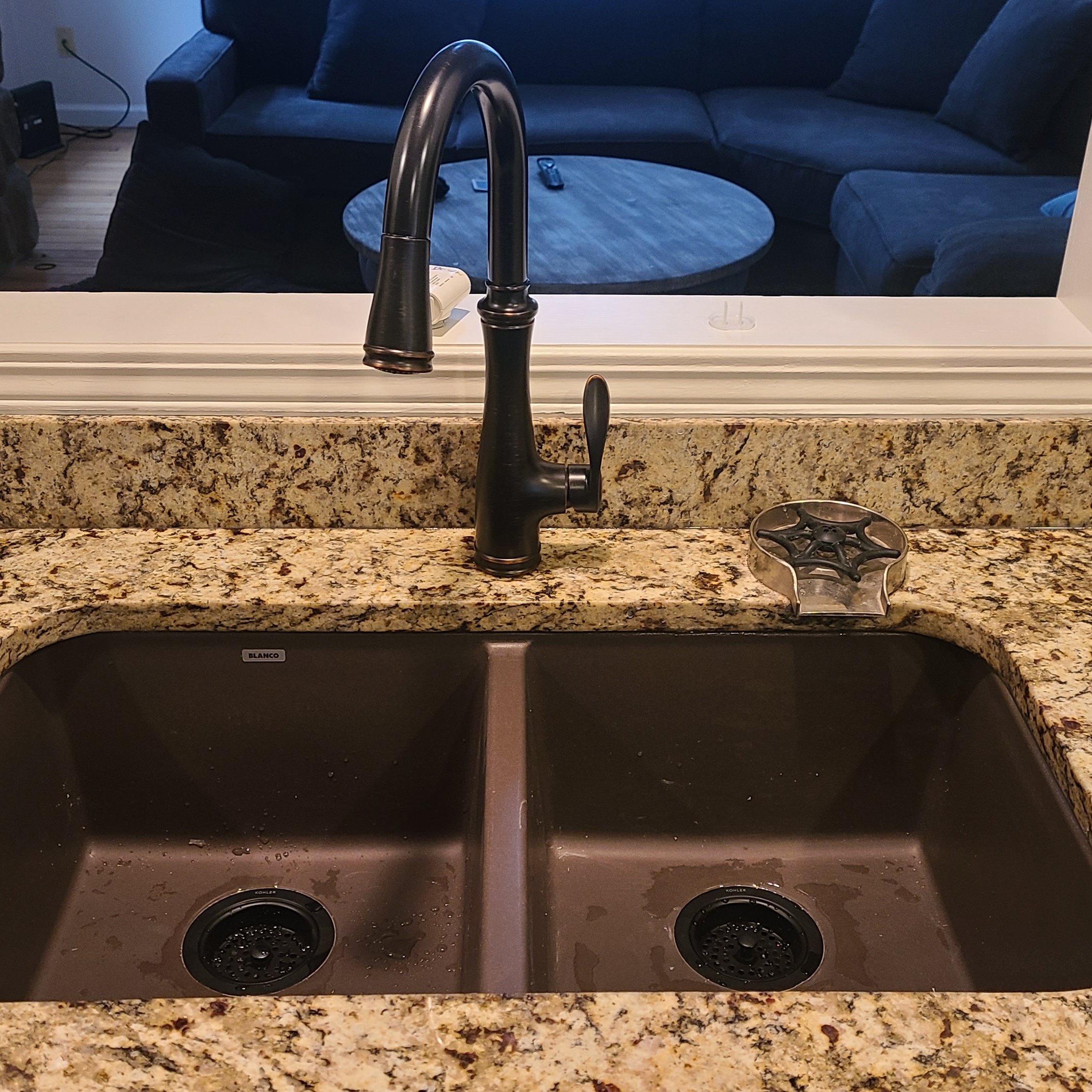Logo for Handy Plumbing