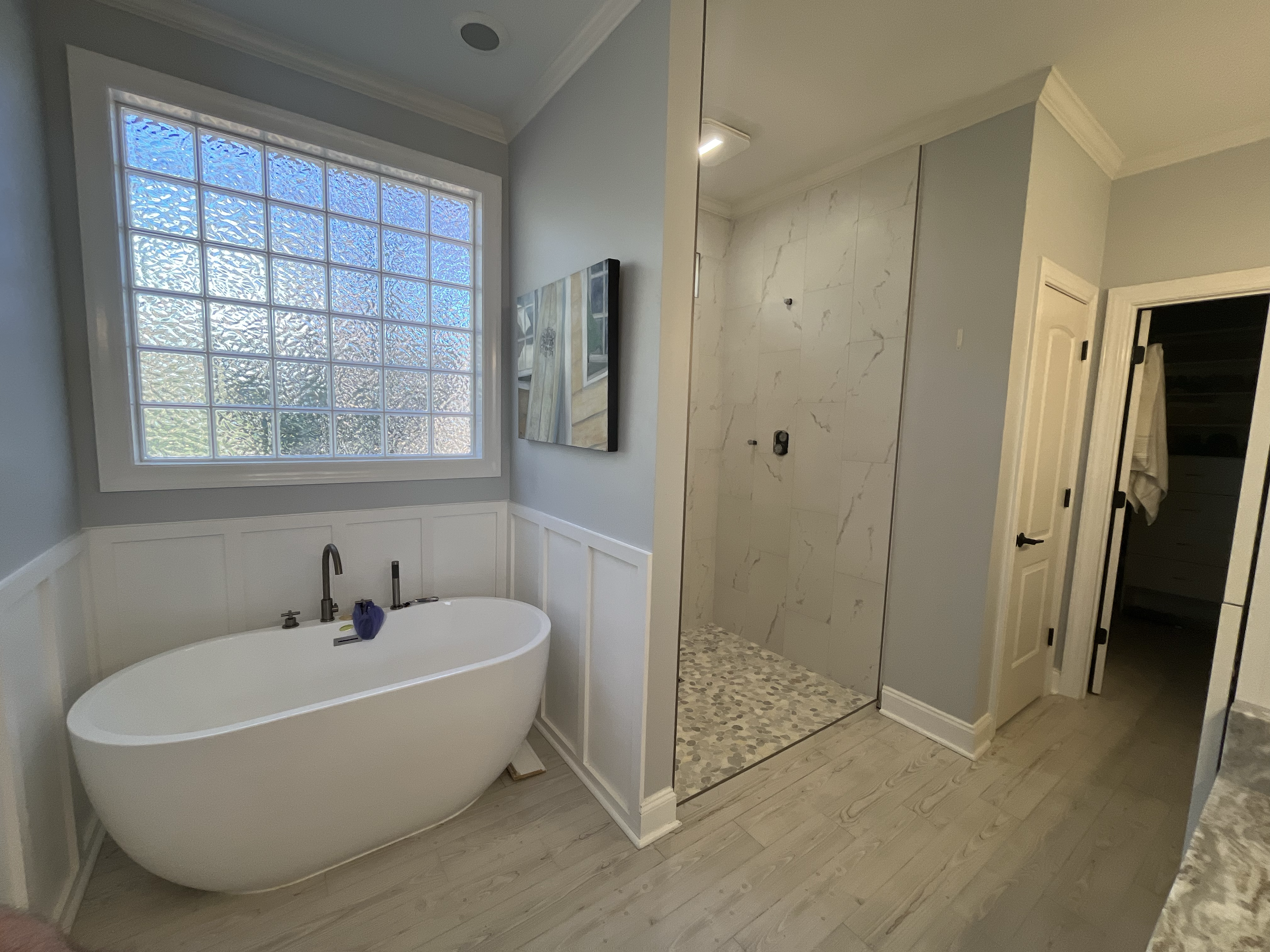 Logo for Salguero Flooring & Bathroom Remodeling