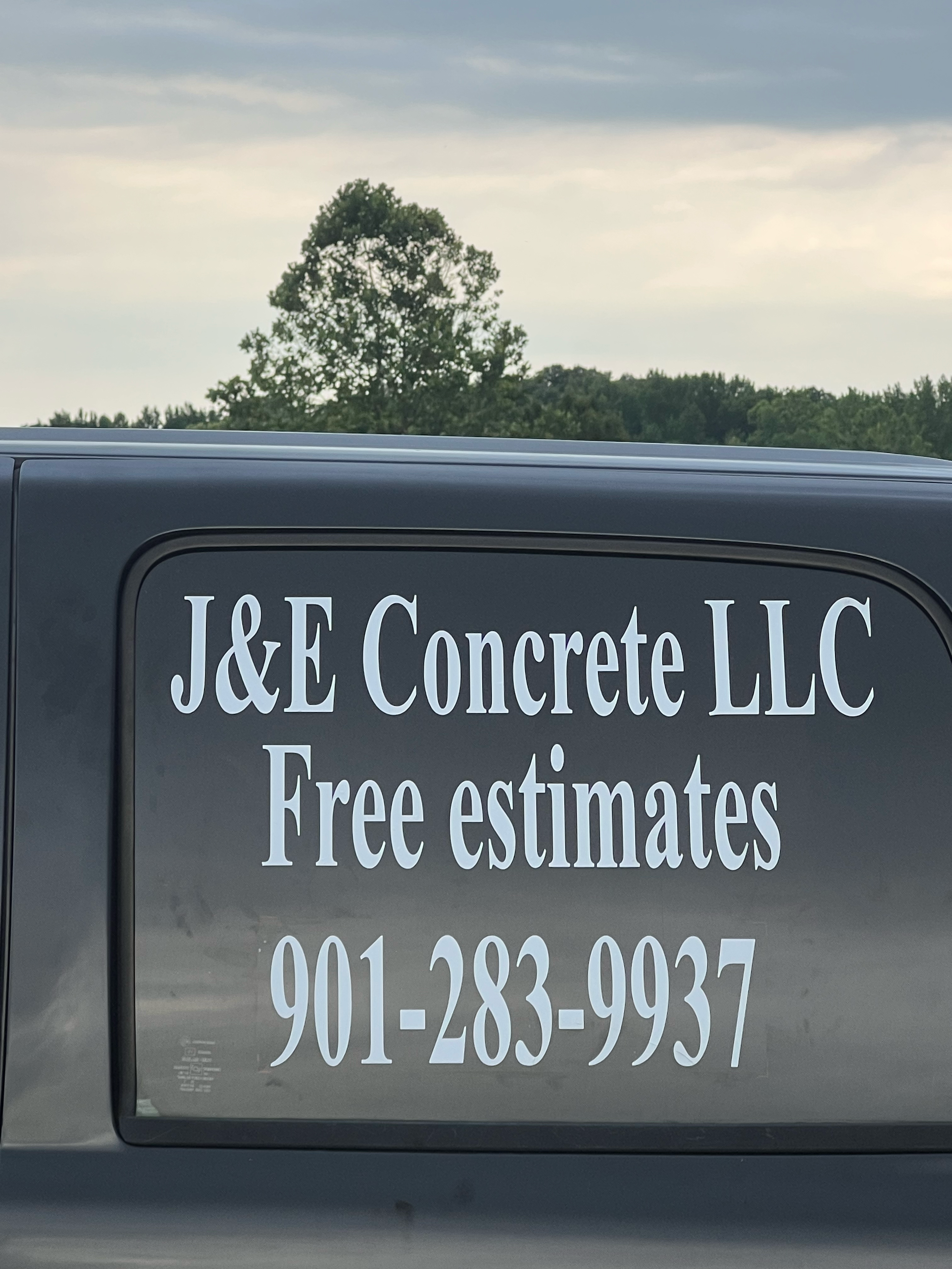 Logo for J&E Concrete LLC