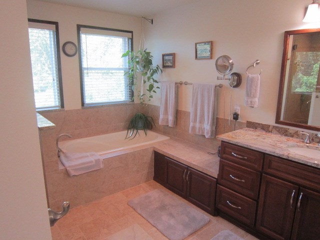 Blue Tile & Marble LLC logo