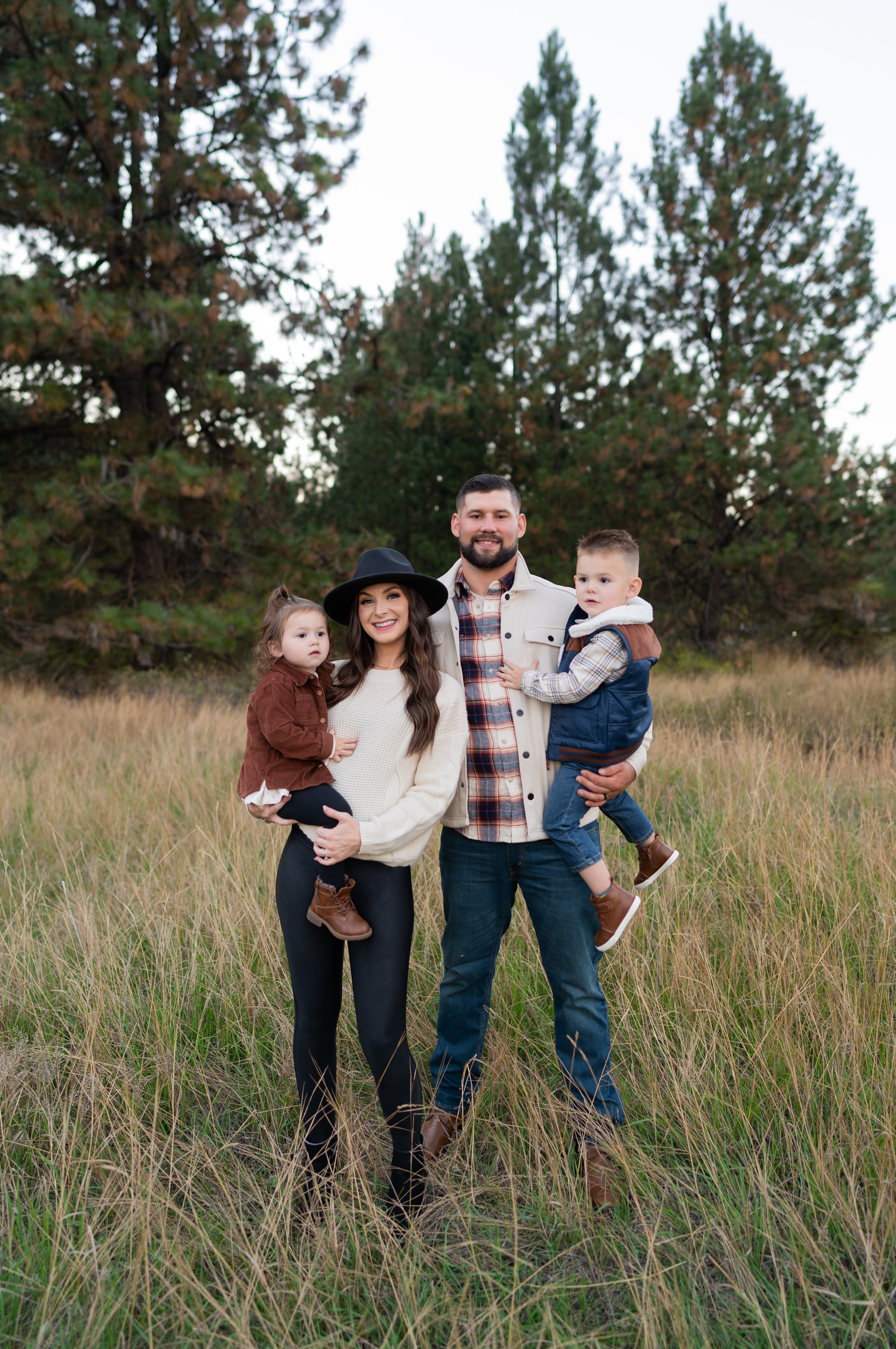 Estes Decks & Construction LLC logo