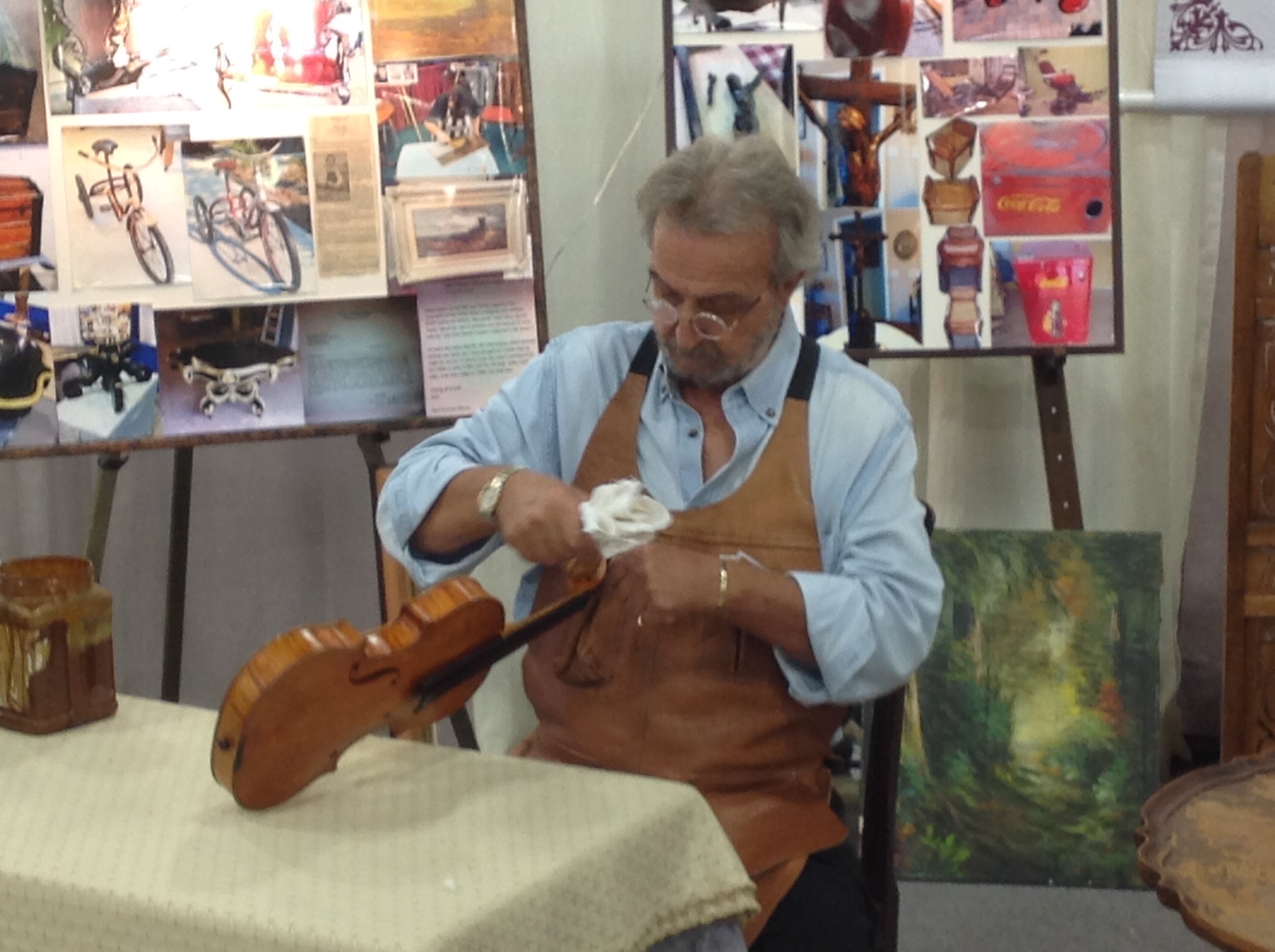 Logo for Guerri's Antique Restoration