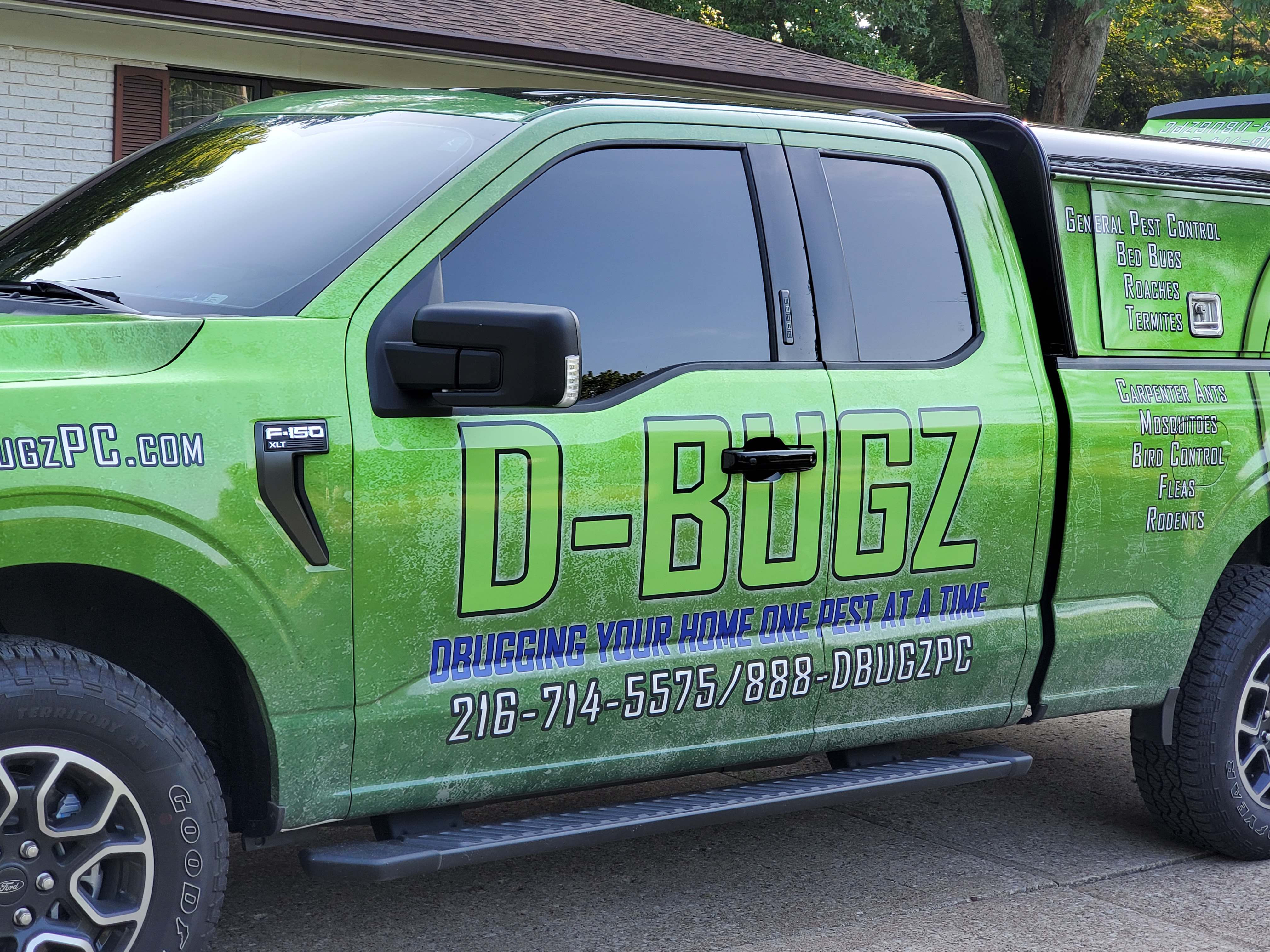 DBugz Pest Control, LLC logo