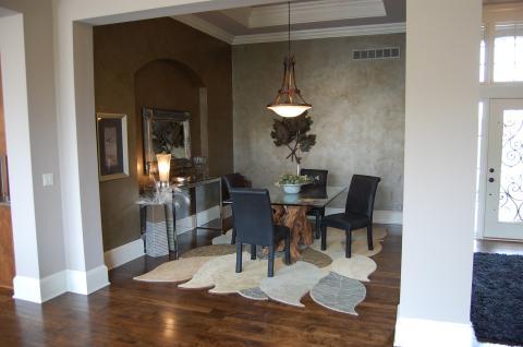 Eclectic Dining Room with metallic plaster dining room