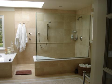 Traditional Master Bathroom with chrome sliding bar shower head