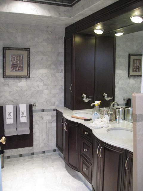 Traditional Master Bathroom with porcelain under mount sinks