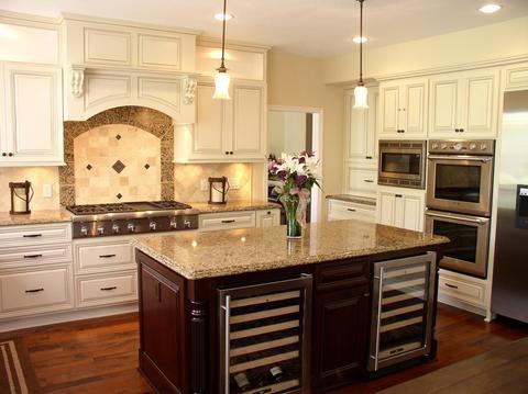 Transitional Kitchen with full tile backsplash with bordered accent