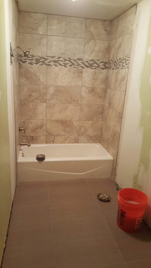 Casual / Comfortable Bathroom in Valparaiso - unfinished  