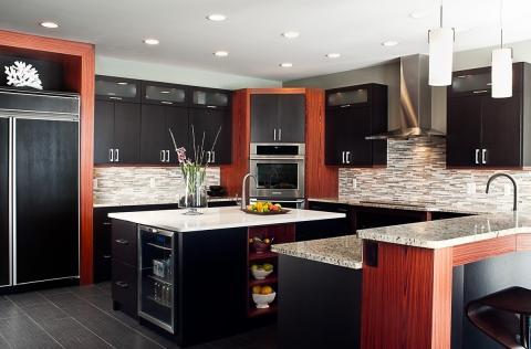 Modern Kitchen with built-in refrigerator with black wooden detail