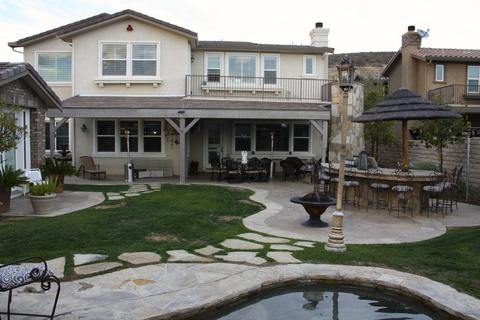Transitional Landscape with wrought iron bar stools