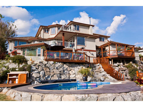 Modern Home Exterior with stone retaining wall