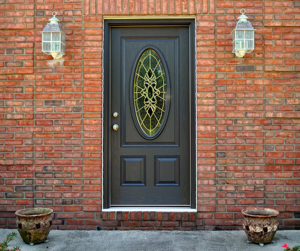Colonial Home Exterior In Bedford Planter Red Brick By Colonial Home Exterior With Off White Lighting