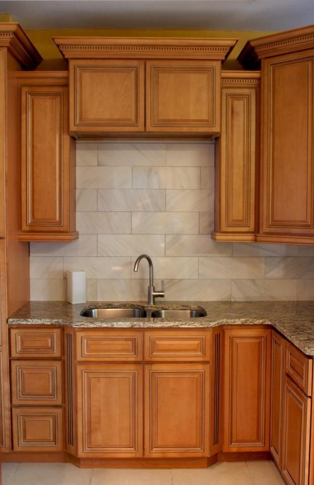 Kitchen Cabinets With Crown Molding : Shaker Cabinets With Crown