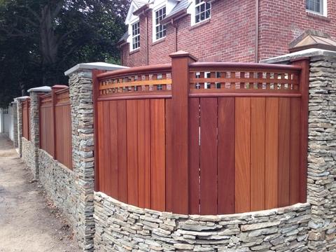 Transitional Landscape with slatted privacy fence