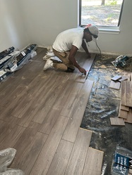ROMAINE SIXSTAR HANDYMAN SERVICES LLC logo