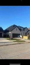 D & M Roofing logo