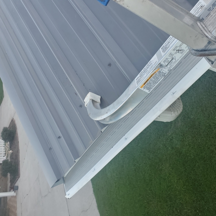 Piece screwed in