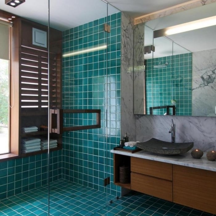 Contemporary and Chic Bathroom Tile