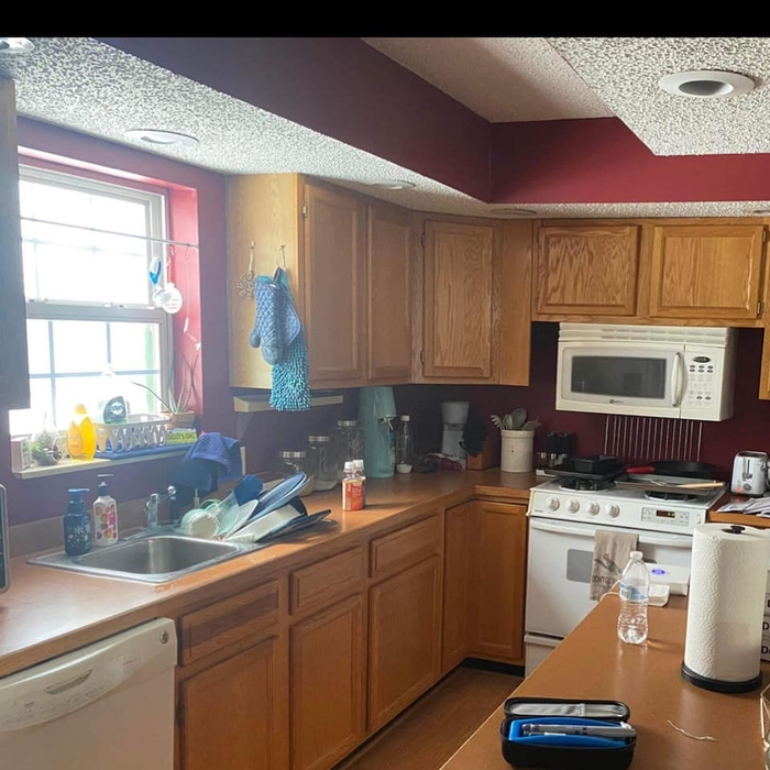 Kitchen (Before)