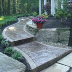 Walk with expossed aggregate border and textured