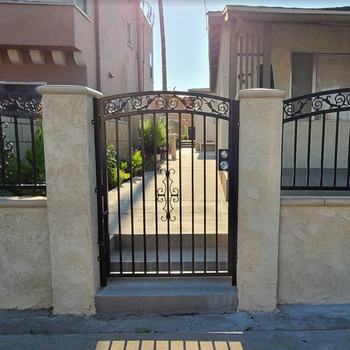 Gate