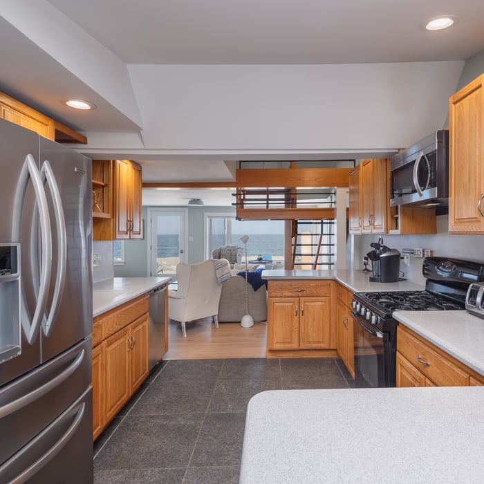 Barry Kitchen /Beach house 3