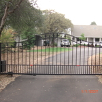 Leaf top picket driveway gate, single, automatic