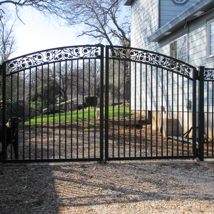 Rose Casting RV parking gate