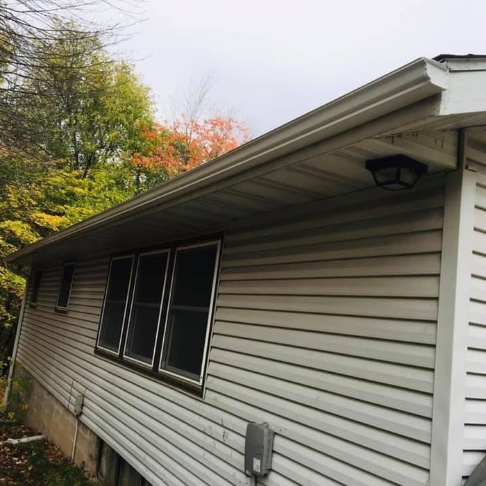 Seamless White Gutter
