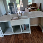 farmhouse sink in quartzite island