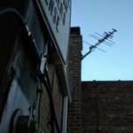Compact antenna on chimney