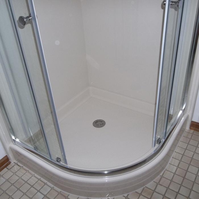 Curved Shower