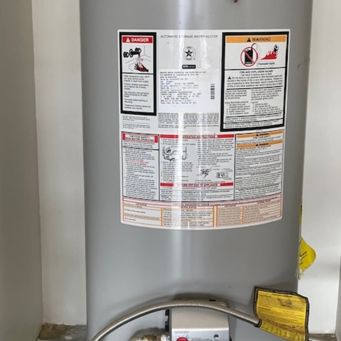 Water heater missing gas line drip loop