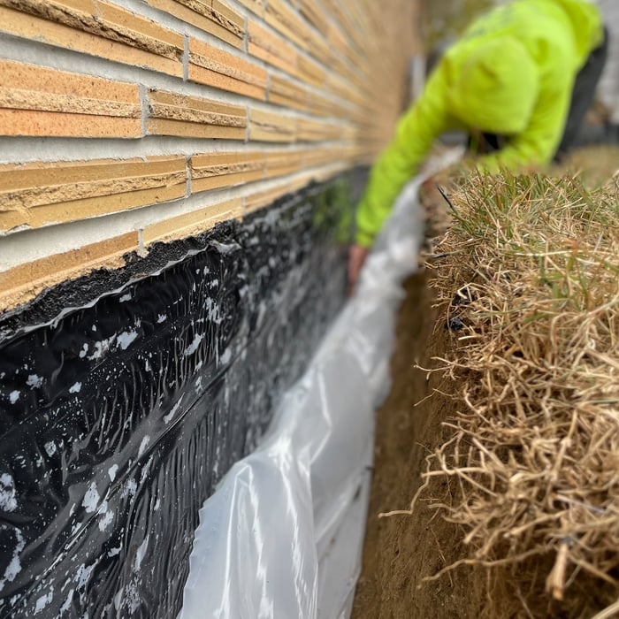 Sealing the tar with plastic