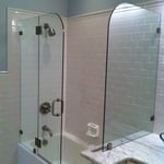 CLEAR GLASS BRUSHED NICKEL SPLIT SCREEN SOWER DOOR