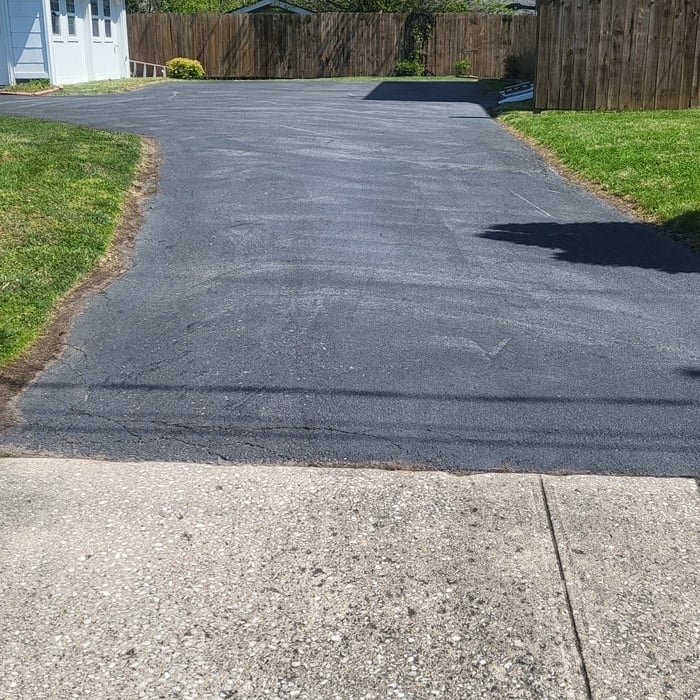 Asphalt sealcoating