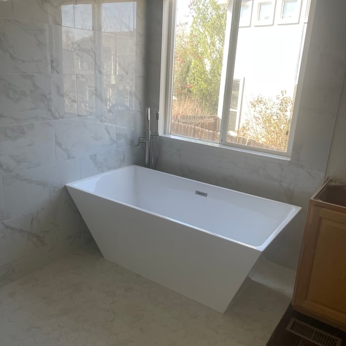 Free Standing Tub and Faucet