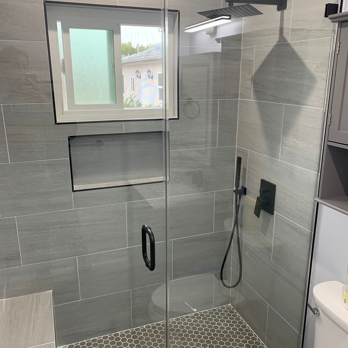 Frameless shower door