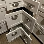 Corner base cabinet