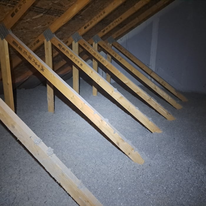 Loose fill attic insulation