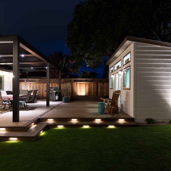 Material: Timbertech PRIME+ Collection. Color: COCONUT HUSK and Collection TERRAIN+. Color: DARK OAK